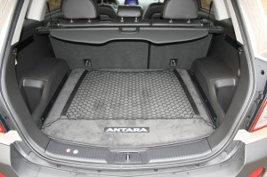 Der Gepäckraum des Opel Antara 2.2. CDTI 163 mit ausreichend Stauraum