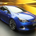 Der neue Opel Astra GTC OPC auf einer Messe