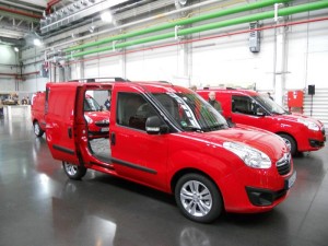 Geöffnete Schiebetüren - Der neue Opel Combo Cargo