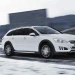 Das Diesel-Hybrid-Fahrzeug Peugeot 508 RXH in der Seitenansicht