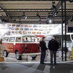 VW Bulli wird auf der Techno Classica live restauriert