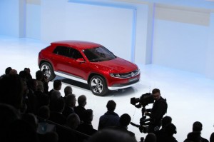 Volkswagen präsentiert das Cross Coupe auf der Genfer Messe 2012