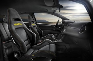 Der Innenraum des Abarth-Sondermodells Punto Scorpione