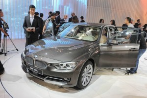 BMW 3er Limousine in der Langversion auf der Auto China 2012
