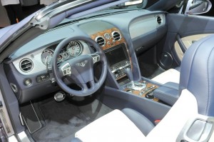 Der Innenraum des Bentley Continental GTC V8