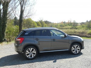 Der neue Citroen C4 Aircross in der Seitenansicht