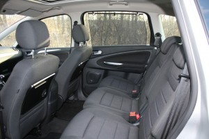 Im Fond des Ford S-Max haben die Passagiere genug Beinfreiheit