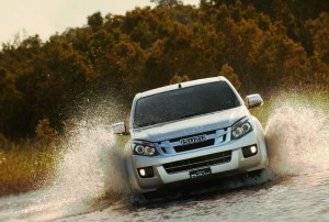 Isuzu D-Max in Silber (Front, Fahraufnahme)