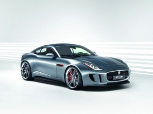 Jaguars Hybrid-Modell C-X16 in der Front- Seitenansicht