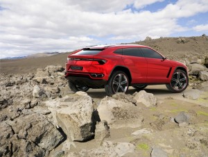 Der Lamborghini Urus in der Seiten- Heckansicht