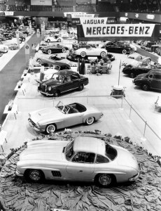 Mercedes-Benz 300 SL (W 198 I, vorn) und der Typ 190 SL (W 121) auf International Motor Sports Show 1954