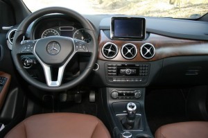 Cockpit des Mercedes-Benz B 200 CDI