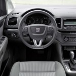 Das Cockpit des Seat Alhambra