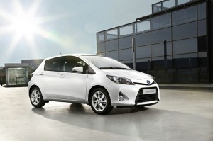 Toyota Yaris Hybrid 2012 in Weiss