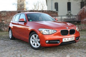 BMW 1er 116d F20 in Rot in der Frontansicht