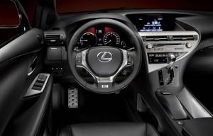 Cockpit des Lexus RX 450h F-Sport