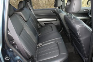Die hinteren Sitze des Nissan X-Trail 2.0 dCi LE