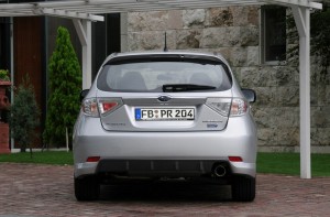 Subaru Impreza zeigt sich von hinten