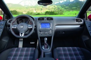 Das Interieur des Volkswagen Golf GTI Cabrio