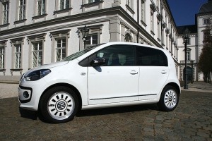 Volkswagen Up mit vier Türen in der Seitenansicht