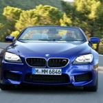Ein Blaues BMW M6 Cabriolet in der Frontansicht