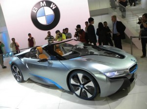 BMW-Hybridsportwagen i8 Spyder auf einer Messe