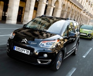 Citroen C3 Picasso in schwarz in der Frontansicht
