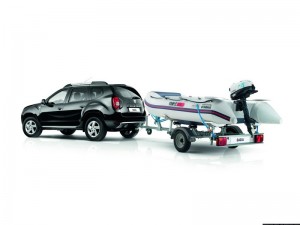 Dacia bietet den Duster mit Anhänger und Yamaha-Schlauchboot