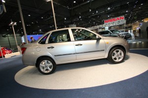 Lada Granta in der Seitenansicht