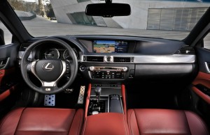 Das Armaturenbrett des Lexus GS 450h