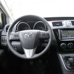 Das Cockpit des Mazda5 Edition 40 Jahre