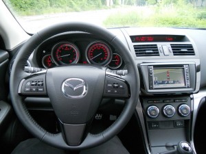 Das Cockpit des neuen Sondermodells Mazda6 Edition 40 Jahre