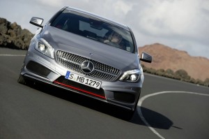 Die neue Mercedes-Benz A-Klasse in der Frontansicht (Silber)