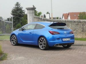 Opel Astra OPC in der Seitenansicht