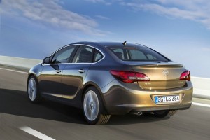 Opel Astra Stufenheck in der Heckansicht