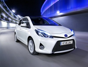 Toyota Yaris Hybrid in weiss