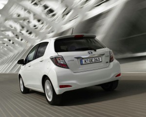 Heckansicht des neuen Toyota Yaris Hybrid