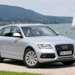 Audi Q5 hybrid quattro in Silber (Standaufnahme)