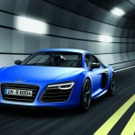 Audi R8 V10 plus in Blau in der Frontansicht