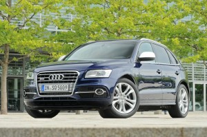 Audi SQ5 in Dunkelblau