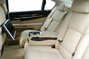 Platzangebot hintere Sitze des BMW 750 Li