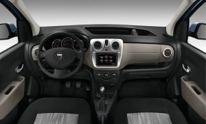 Das Armaturenbrett des Dacia Dokker