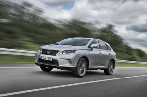 Lexus RX 450h F in der Frontansicht (Fahraufnahme)