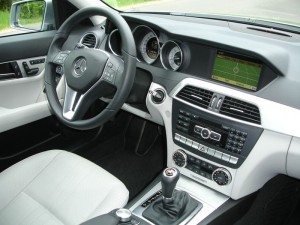 Das Cockpit des Mercedes C 350 CDI T-Modell