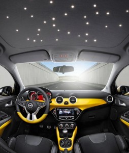 Das Interieur des Opel Adam in Gelb