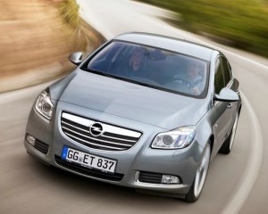 Opel Insignia SuperSport-Chassis in der Frontansicht