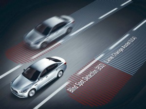 Kia Quoris - Spur wechseln mit dem Spurwechselassistenten