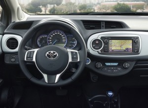 Das Cockpit des neuen Toyota Yaris Hybrid
