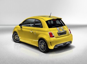 Abarth 695 Tributo Ferrari in Gelb von hinten