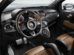 Der Innenraum des Abarth 695 Tributo Ferrari